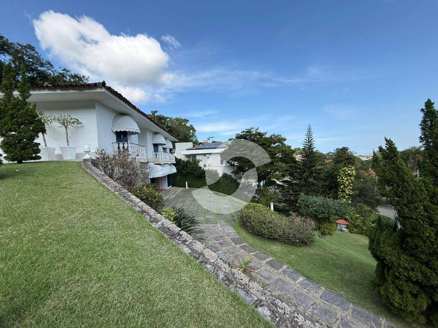 Casa à venda com 6 quartos, 620m² - Piratininga,Niterói