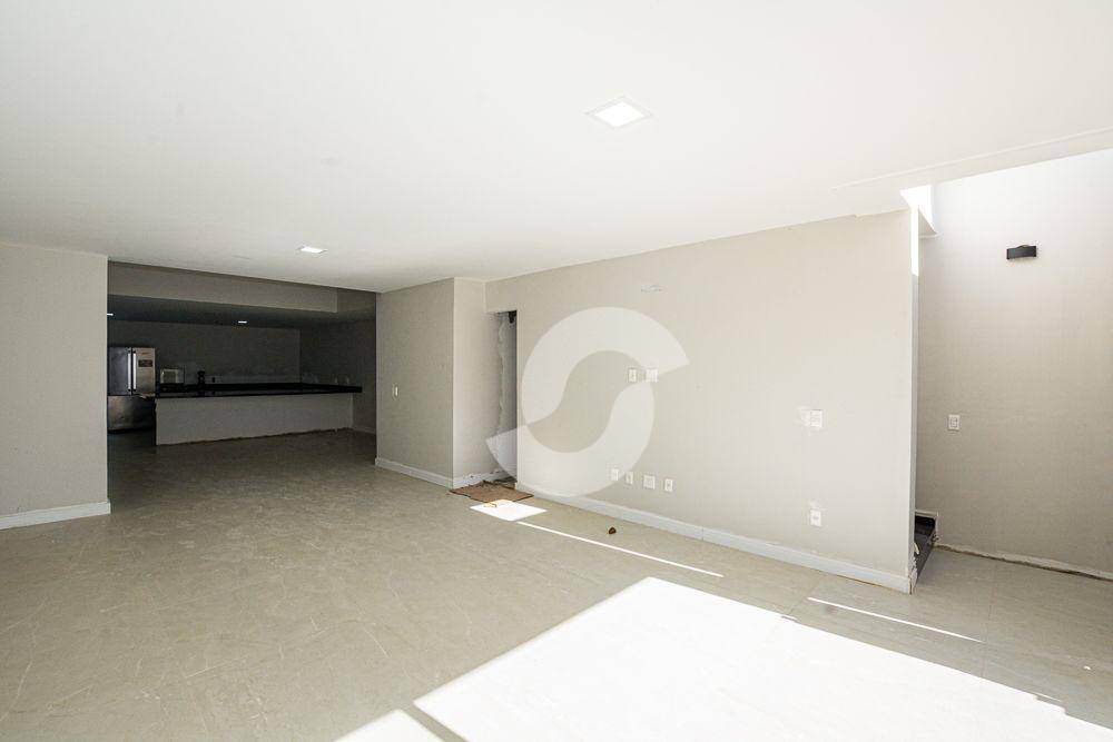 Casa à venda com 4 quartos, 300m² - Piratininga,Niterói