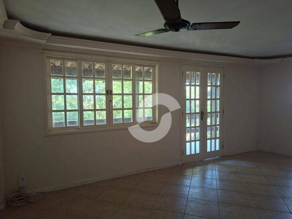 Casa à venda com 2 quartos, 206m² - Serra Grande,Niterói