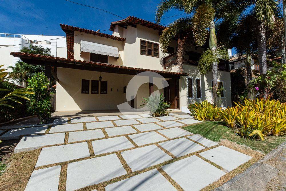 Casa à venda com 4 quartos, 318m² - Itaipu,Niterói