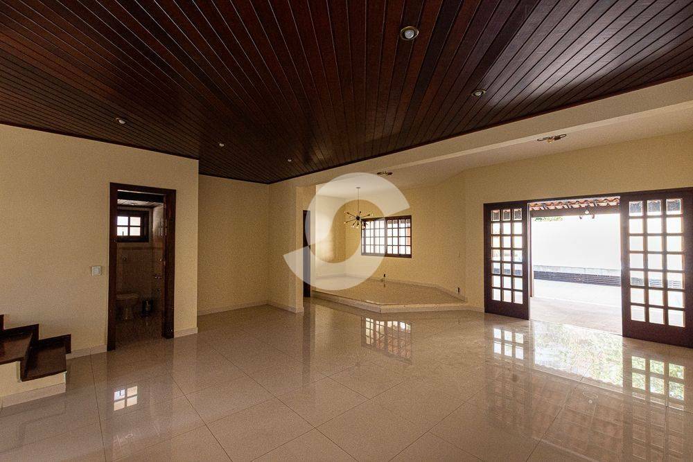 Casa à venda com 4 quartos, 318m² - Itaipu,Niterói