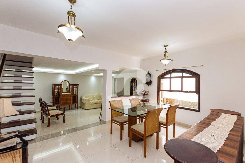 Casa à venda com 2 quartos, 193m² - São Francisco,Niterói