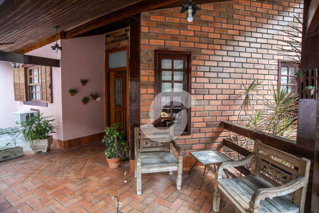 Casa à venda com 4 quartos, 248m² - Mata Paca,Niterói