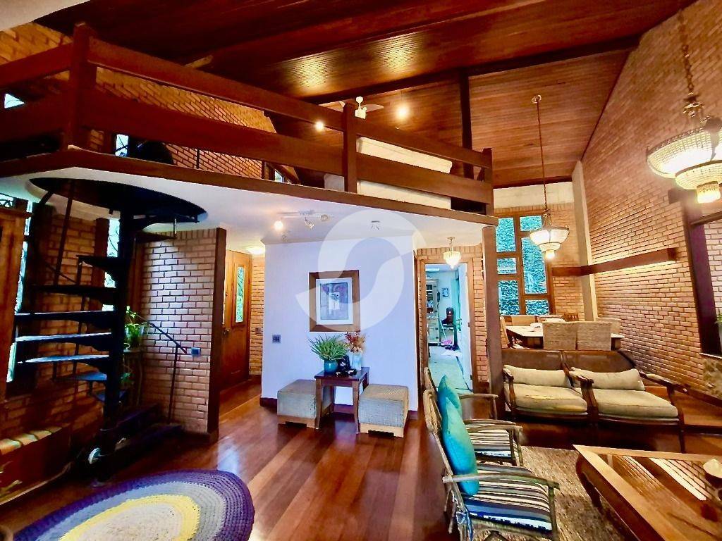 Casa à venda com 4 quartos, 240m² - Itaipu,Niterói