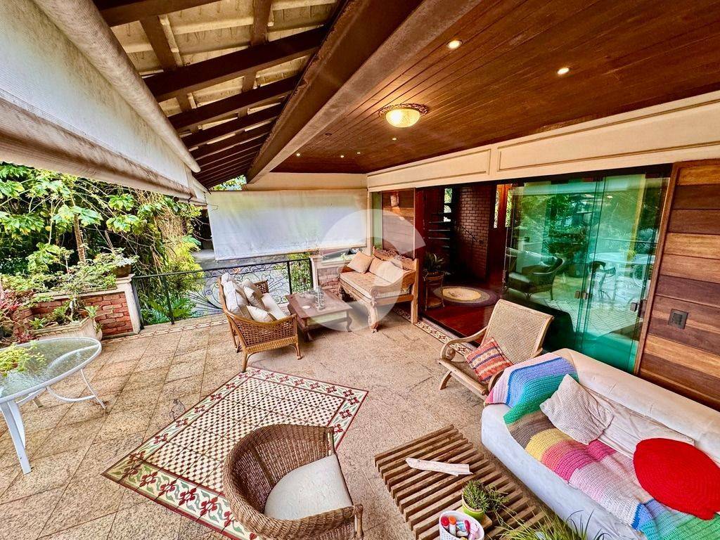 Casa à venda com 4 quartos, 240m² - Itaipu,Niterói