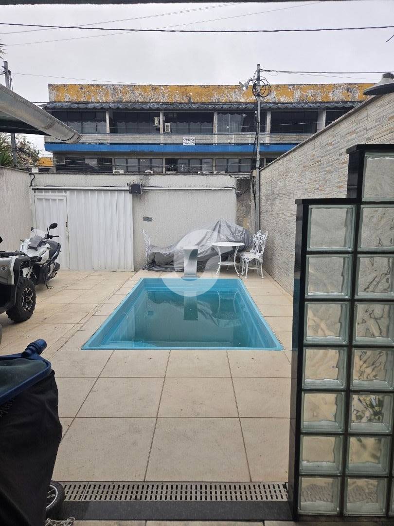 Casa à venda com 3 quartos, 240m² - Itaipu,Niterói