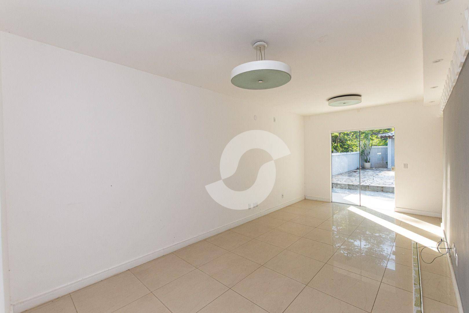 Casa à venda com 3 quartos, 105m² - Itaipu,Niterói