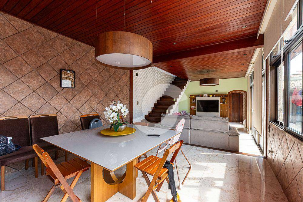 Casa à venda com 3 quartos, 214m² - Itaipu,Niterói