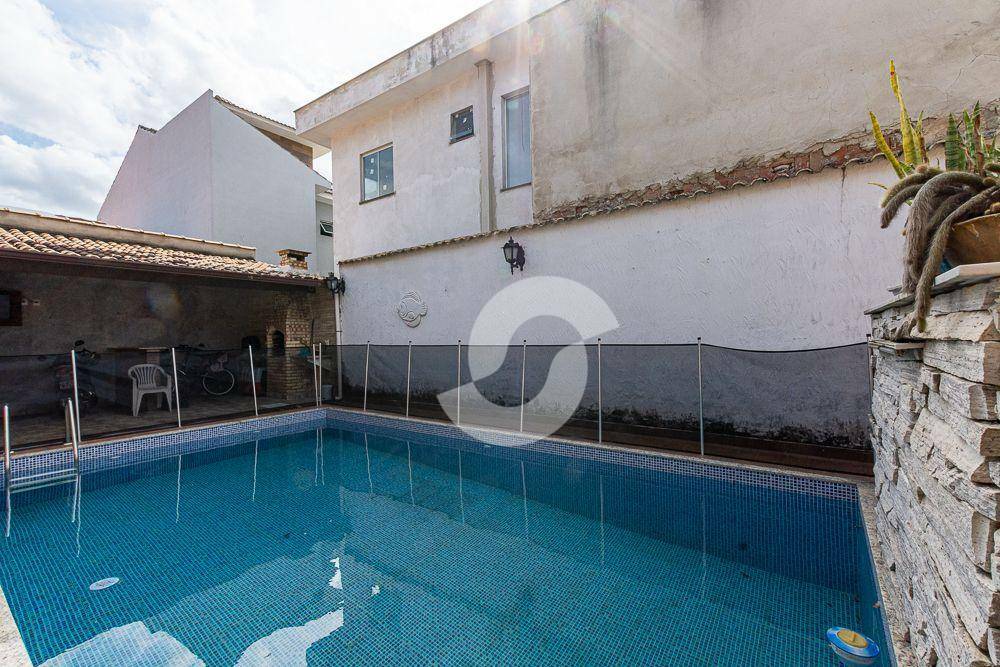 Casa à venda com 3 quartos, 214m² - Itaipu,Niterói