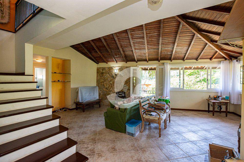 Casa à venda com 4 quartos, 236m² - Mata Paca,Niterói