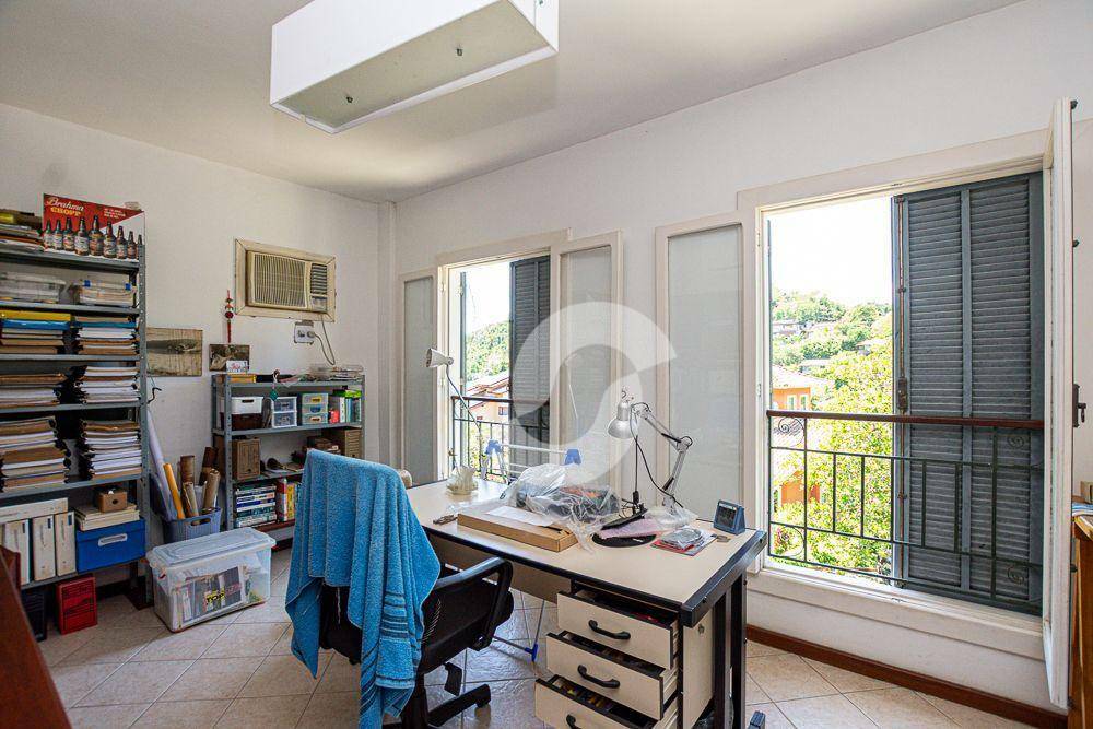Casa à venda com 4 quartos, 236m² - Mata Paca,Niterói