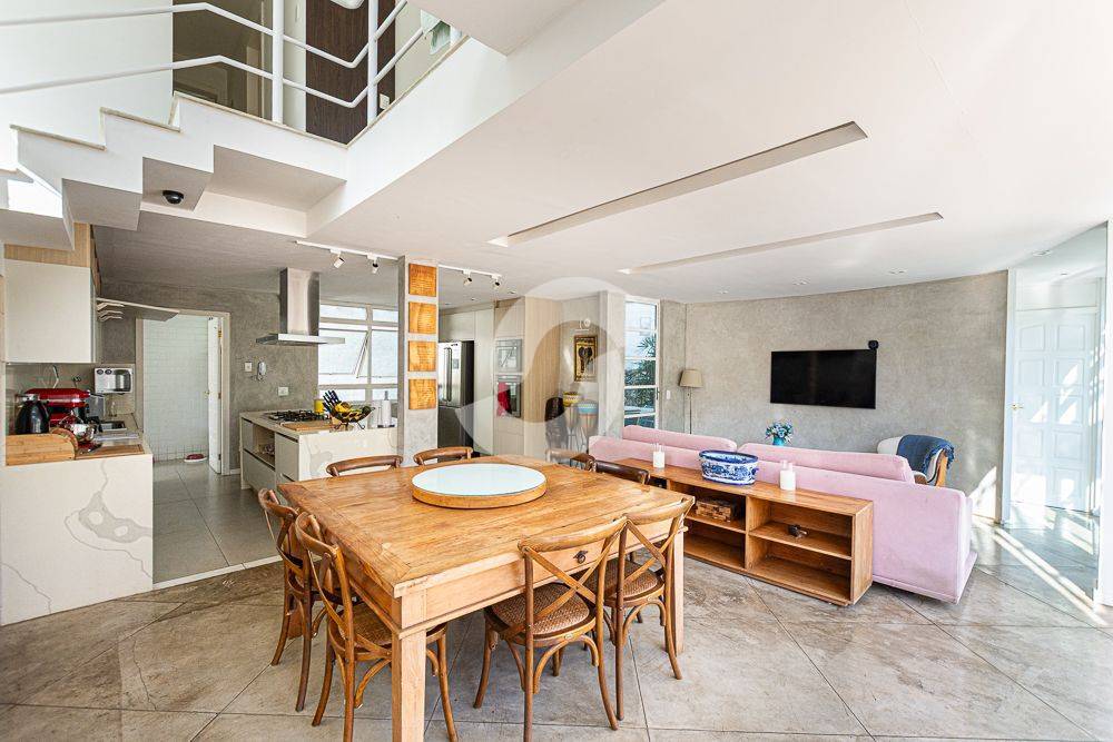 Casa à venda com 4 quartos, 250m² - Itaipu,Niterói