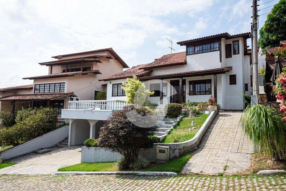 Casa à venda com 3 quartos, 200m² - Badu,Niterói