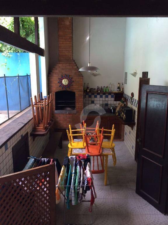  - Linda Casa de 5 Quartos com Piscina em Condomínio