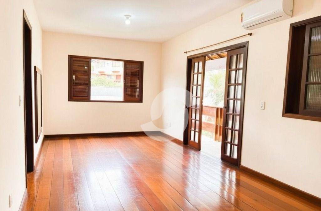 Casa à venda com 4 quartos, 195m² - Pendotiba,Niterói