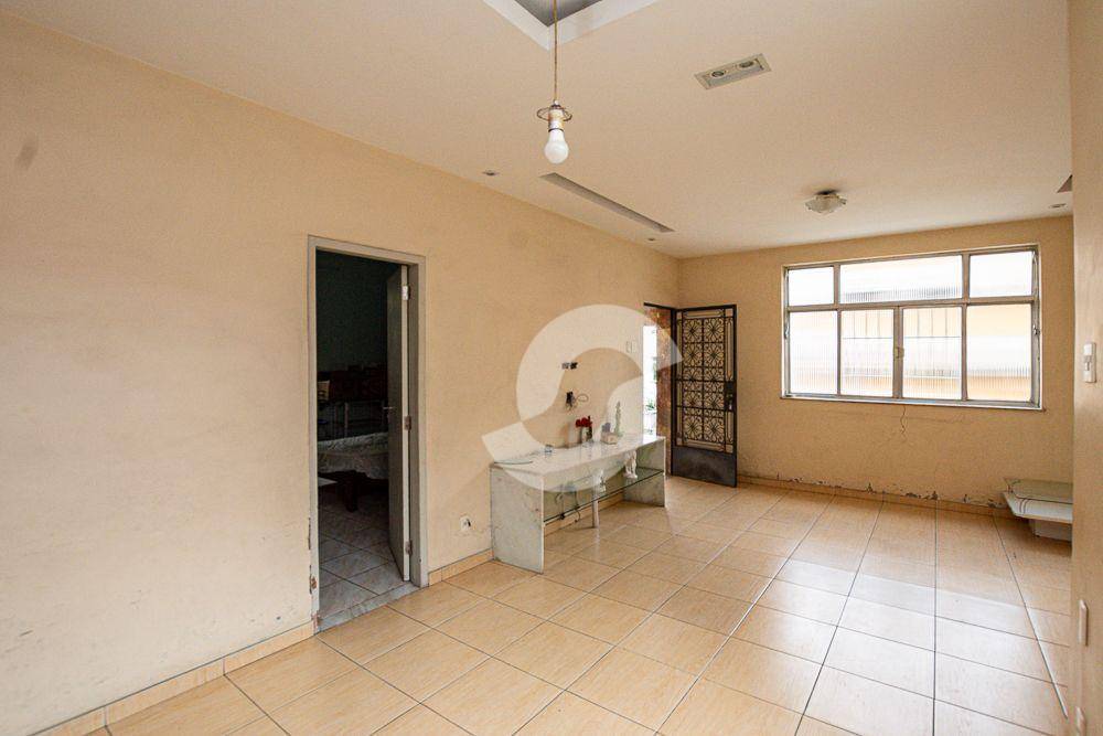 Casa à venda com 3 quartos, 150m² - Santa Rosa,Niterói