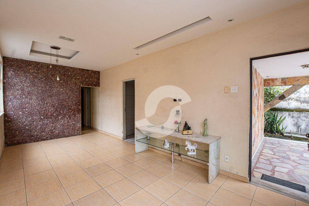 Casa à venda com 3 quartos, 150m² - Santa Rosa,Niterói
