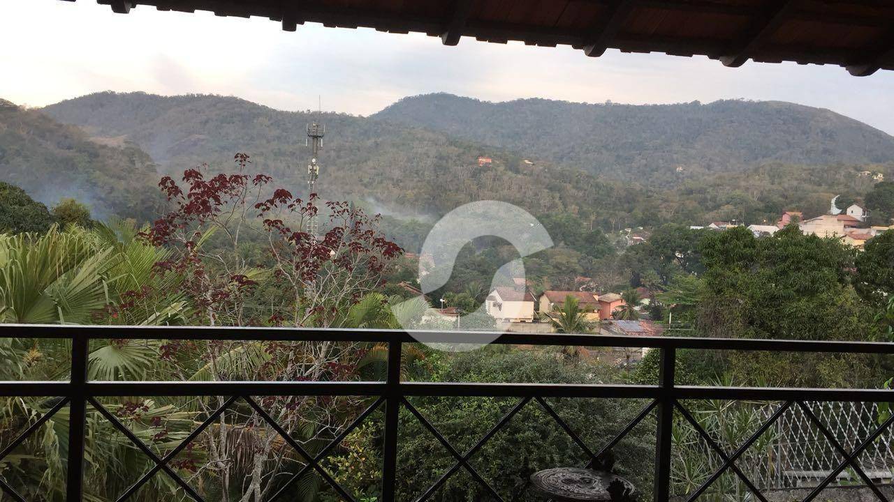 Casa à venda com 3 quartos, 221m² - Pendotiba,Niterói