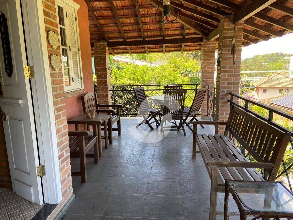 Casa à venda com 3 quartos, 221m² - Pendotiba,Niterói