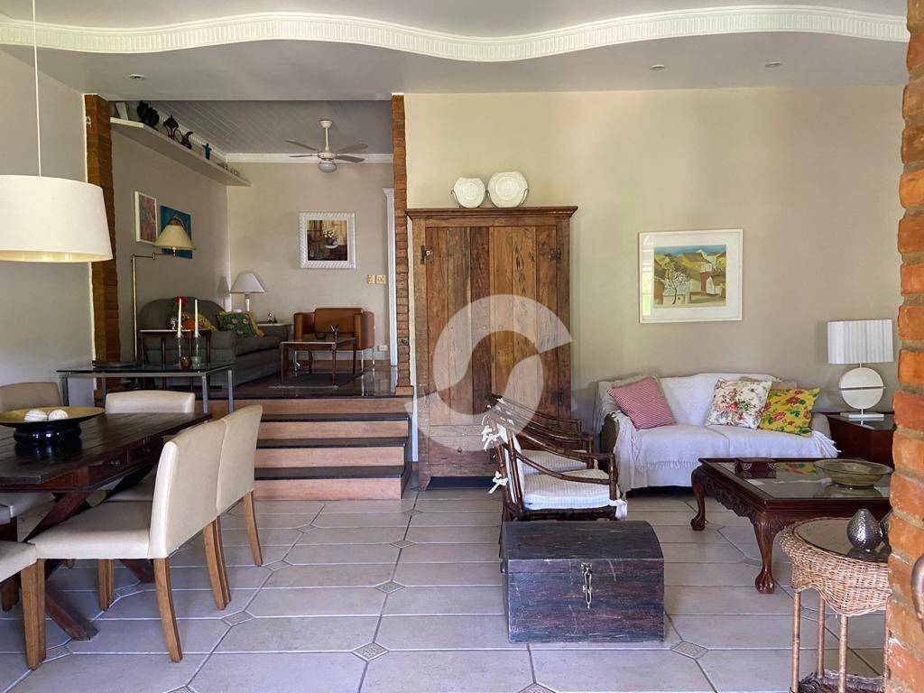 Casa à venda com 3 quartos, 221m² - Pendotiba,Niterói