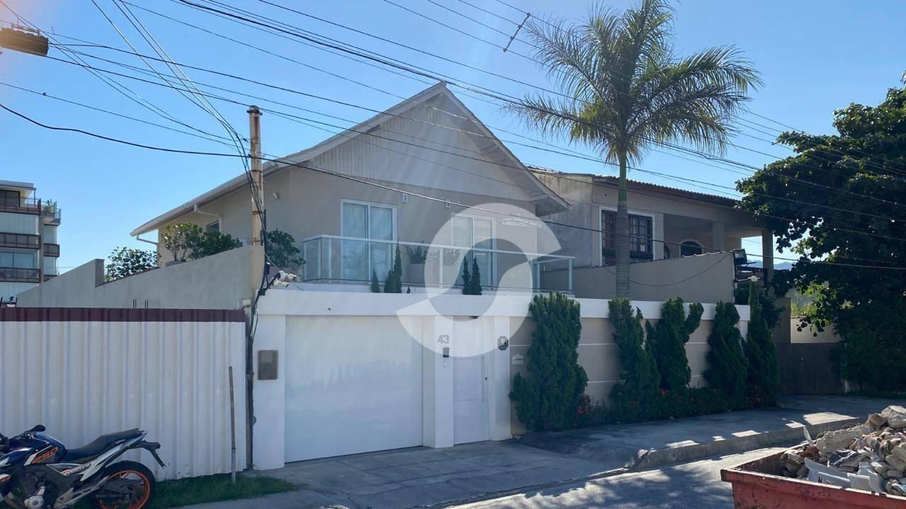 Casa à venda com 4 quartos, 274m² - Piratininga,Niterói