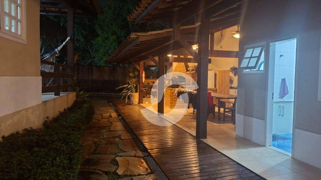 Casa à venda com 4 quartos, 276m² - Camboinhas,Niterói