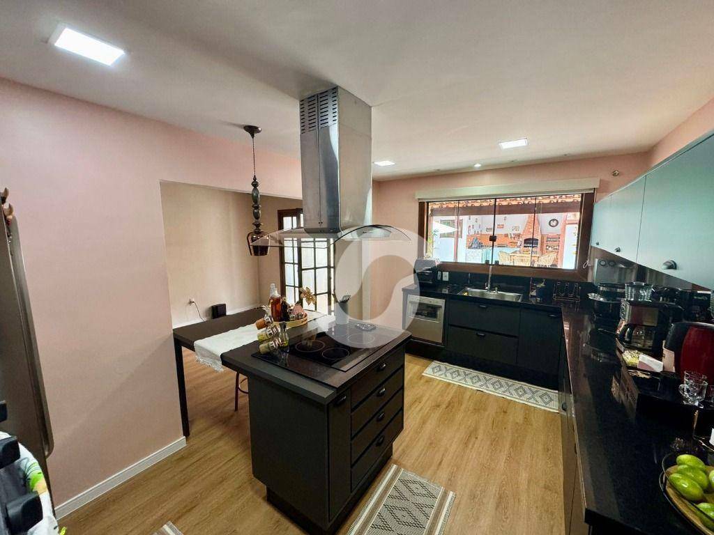 Casa à venda com 4 quartos, 200m² - Piratininga,Niterói