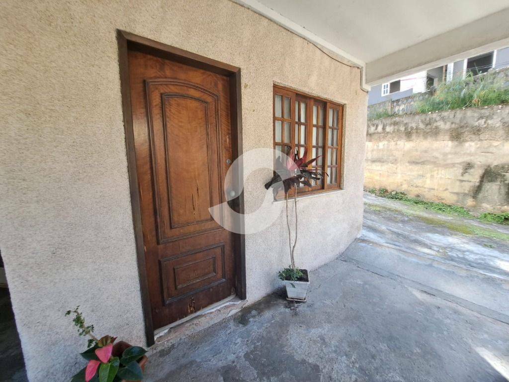 Casa à venda com 3 quartos, 190m² - Santa Rosa,Niterói