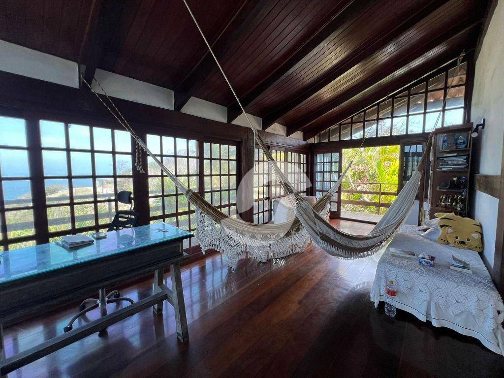 Casa à venda com 5 quartos, 500m² - Cambonhias,Niterói