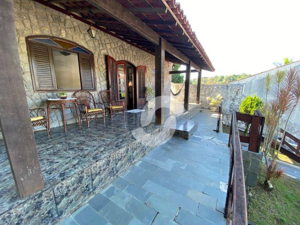 Casa à venda com 3 quartos, 240m² - Maria Paula,Niterói
