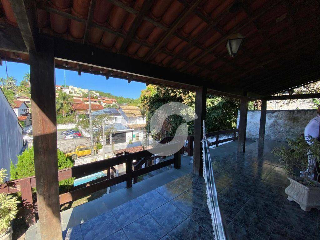 Casa à venda com 3 quartos, 240m² - Maria Paula,Niterói