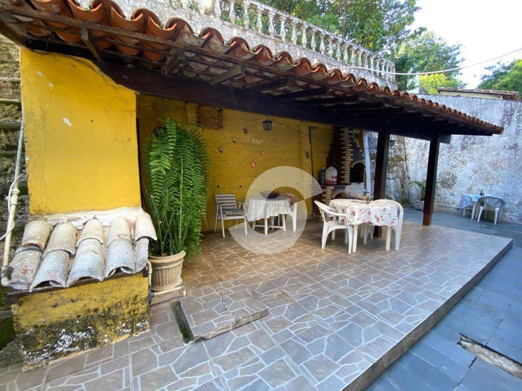 Casa à venda com 3 quartos, 240m² - Maria Paula,Niterói