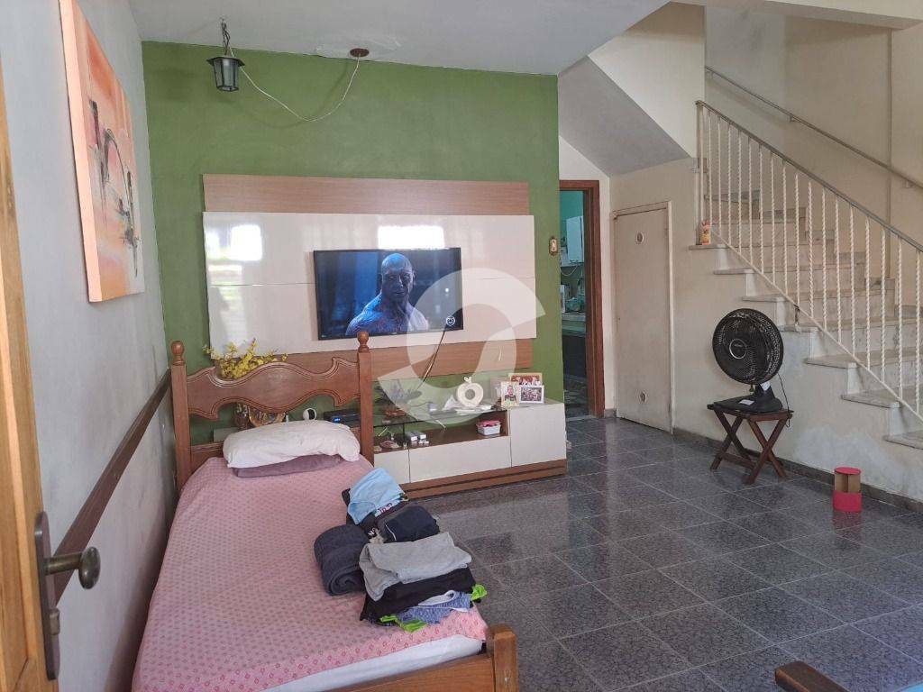 Casa à venda com 3 quartos, 200m² - Santa Rosa,Niterói