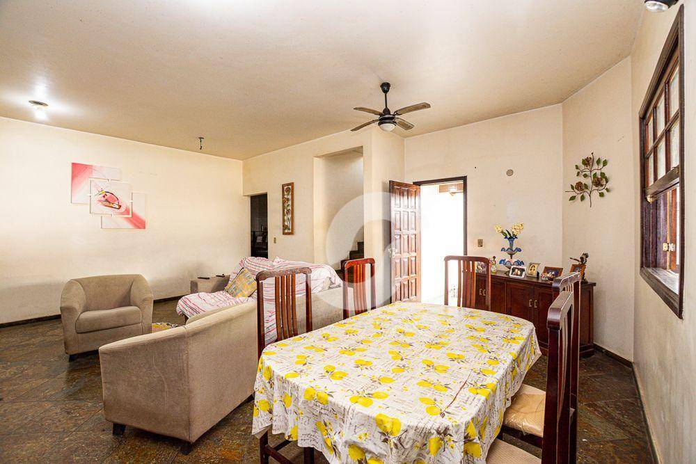 Casa à venda com 4 quartos, 400m² - Camboinhas,Niterói