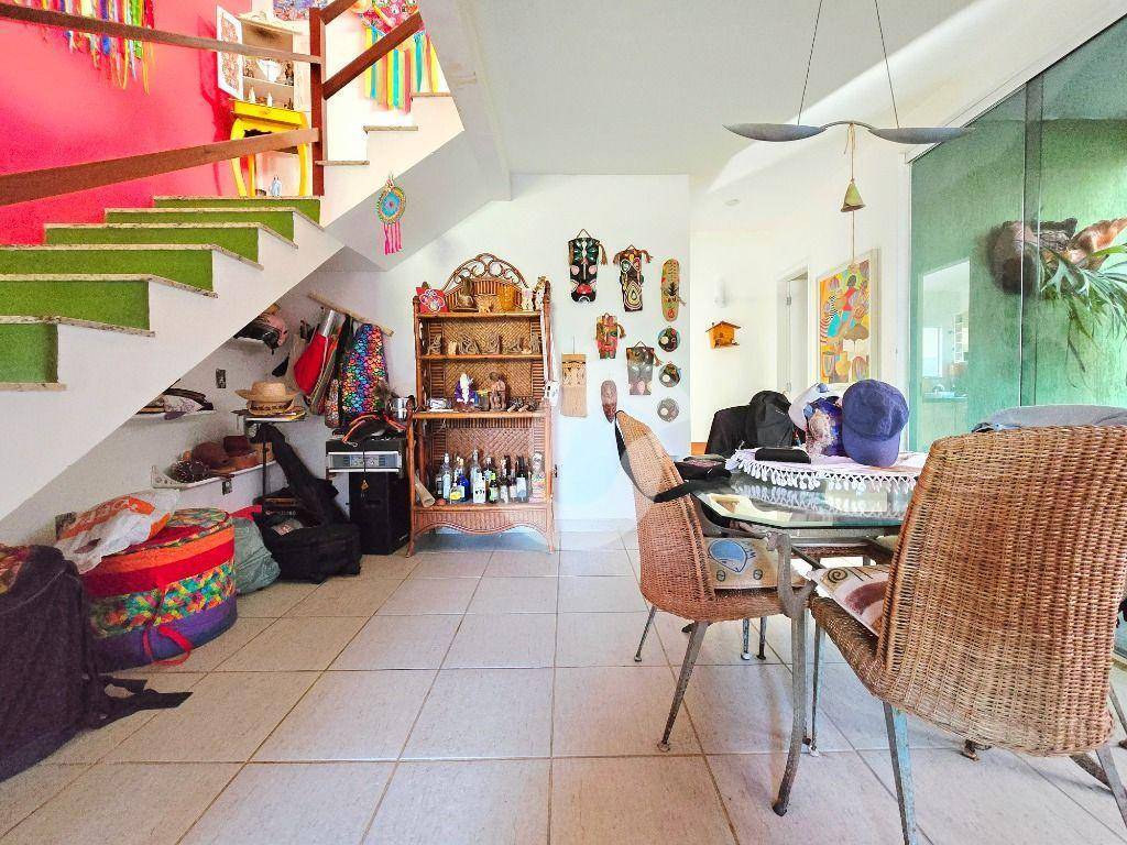 Casa à venda com 3 quartos, 150m² - Itaipu,Niterói