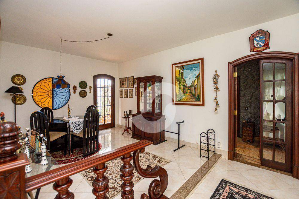 Casa à venda com 5 quartos, 720m² - Piratininga,Niterói