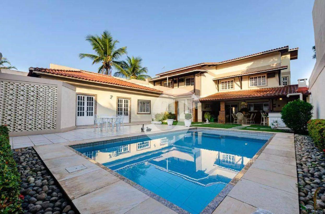 Casa à venda com 5 quartos, 510m² - Camboinhas,Niterói
