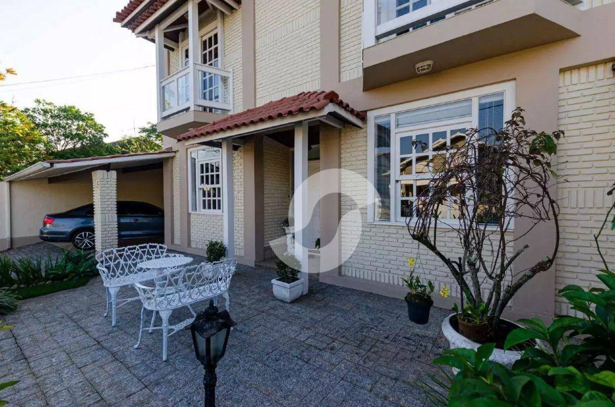 Casa à venda com 5 quartos, 510m² - Camboinhas,Niterói
