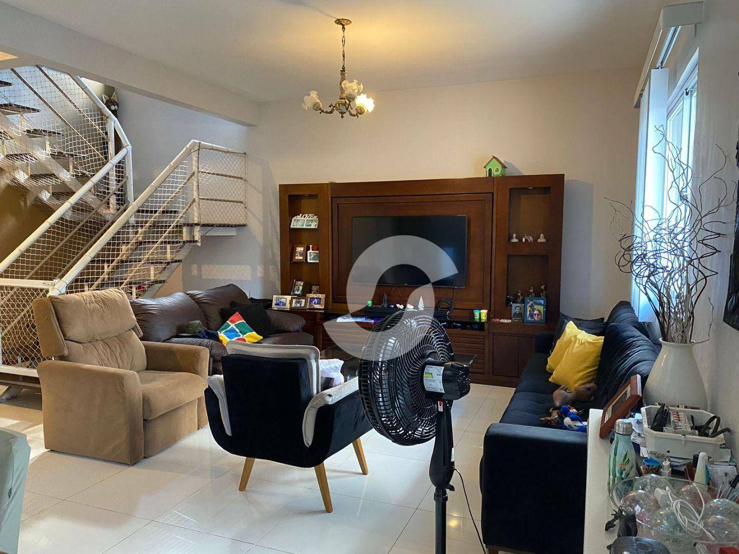 Casa à venda com 4 quartos, 207m² - Maravista,Niterói