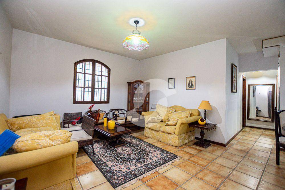 Casa à venda com 3 quartos, 316m² - Itaipu,Niterói