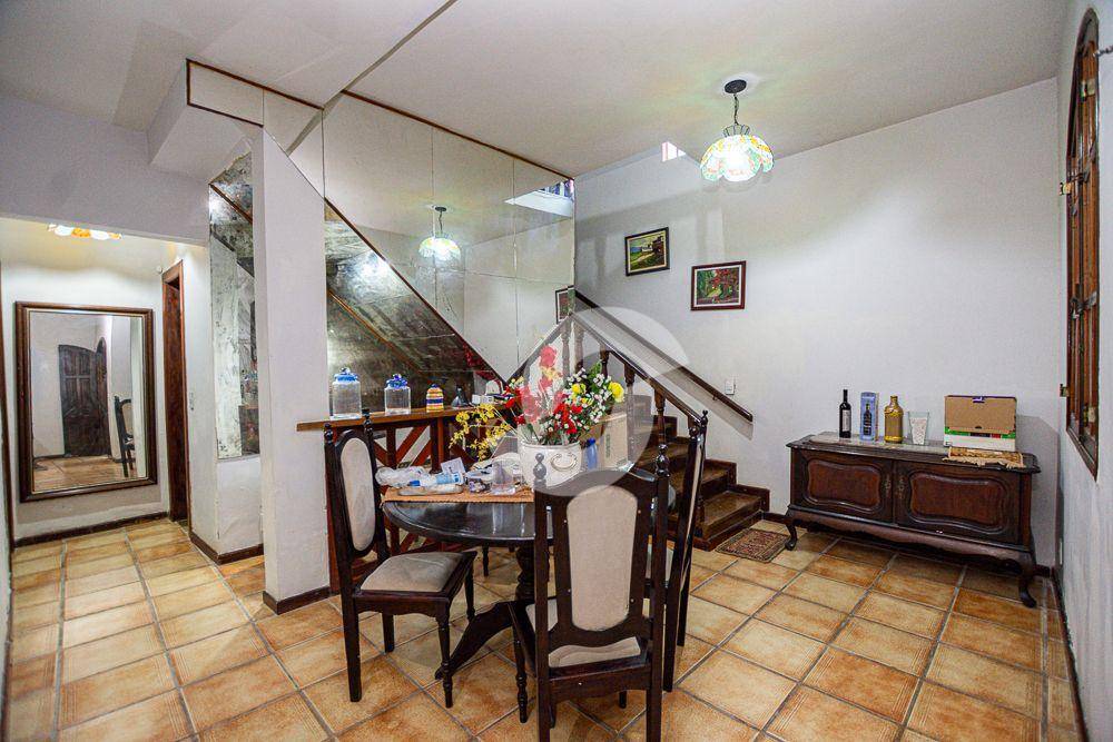 Casa à venda com 3 quartos, 316m² - Itaipu,Niterói
