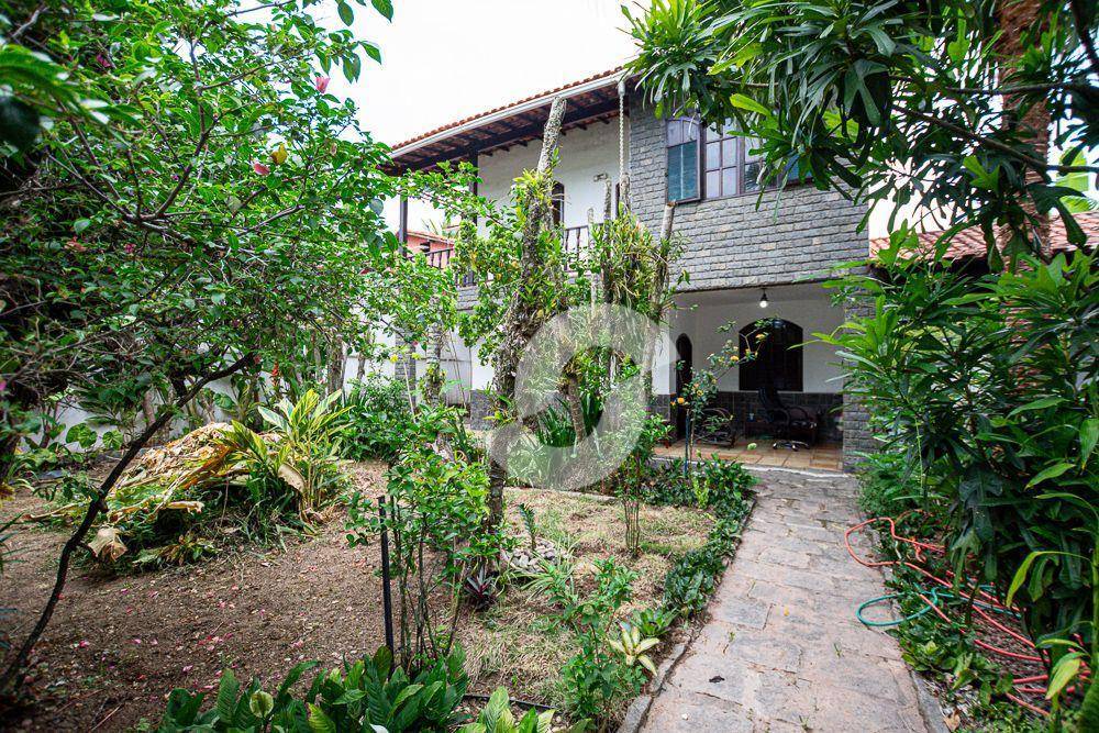Casa à venda com 3 quartos, 316m² - Itaipu,Niterói