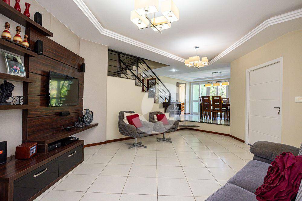 Casa à venda com 4 quartos, 218m² - Serra Grande,Niterói