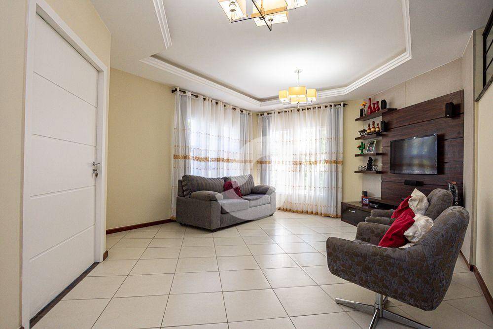 Casa à venda com 4 quartos, 218m² - Serra Grande,Niterói