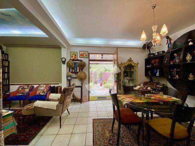 Casa à venda com 3 quartos, 200m² - Pendotiba,Niterói