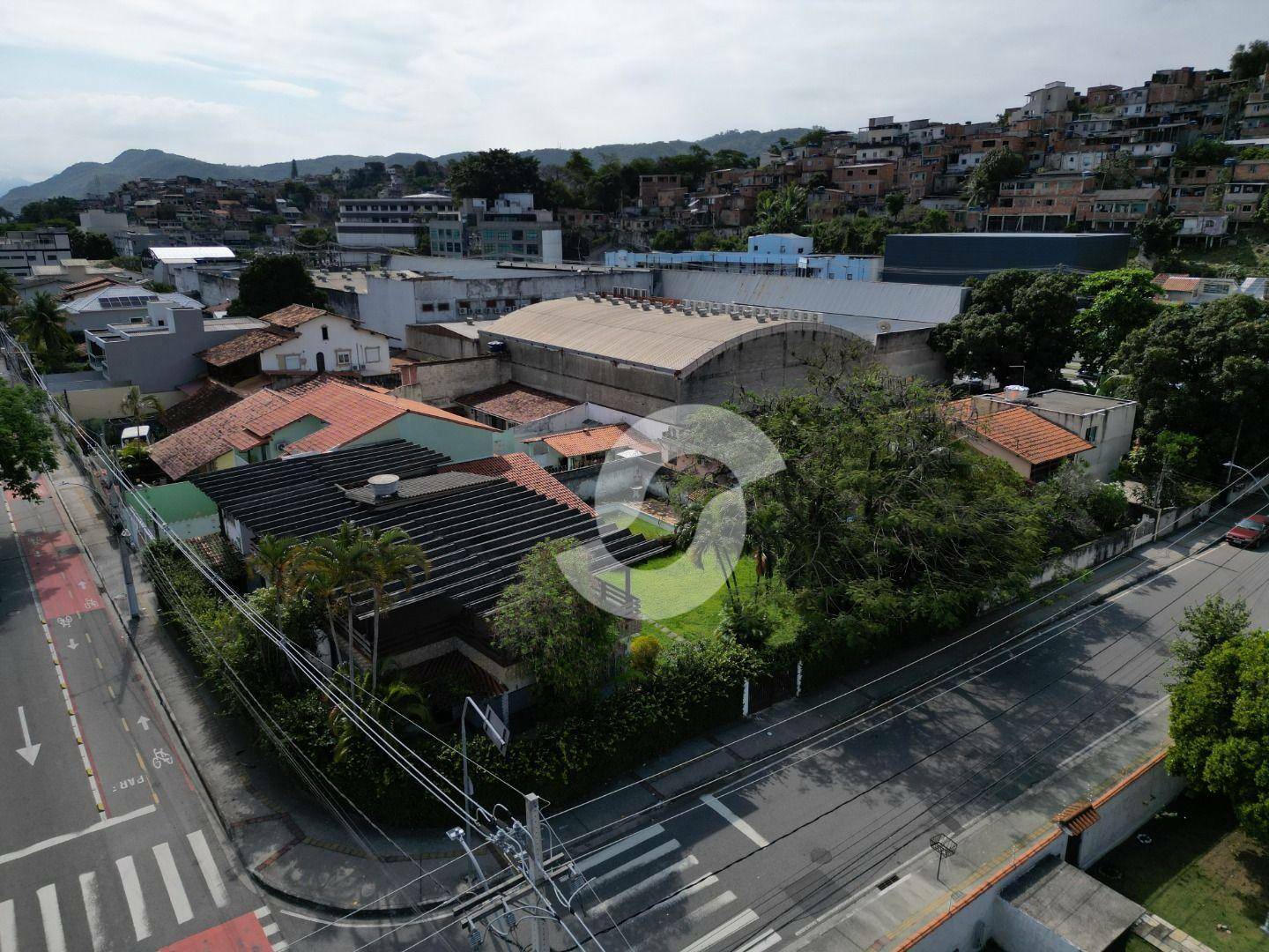  - Casa com Terreno amplo de 780m² em Piratininga.