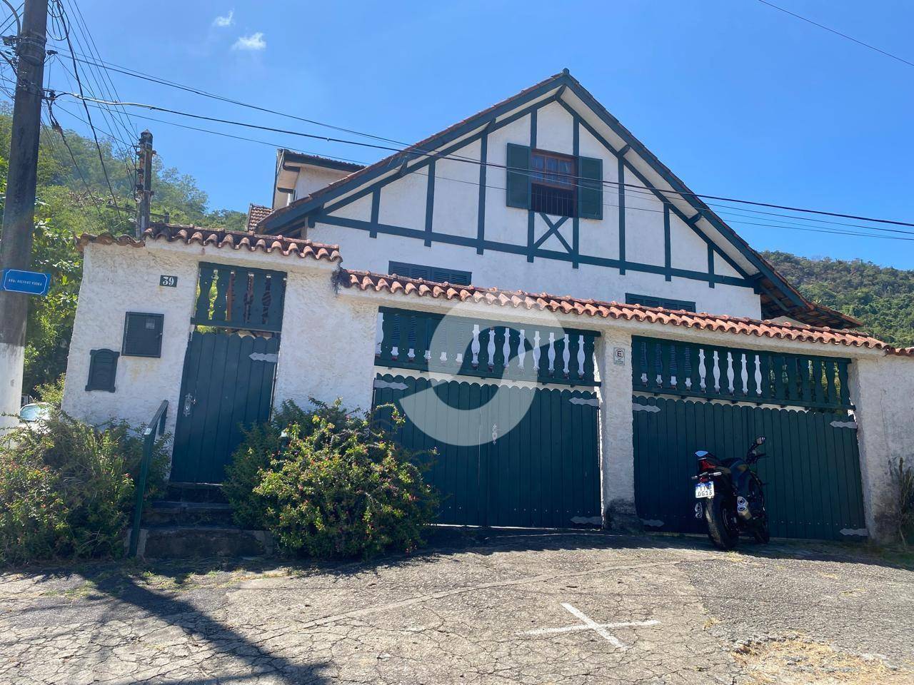 Casa à venda com 4 quartos, 374m² - Charitas,Niterói