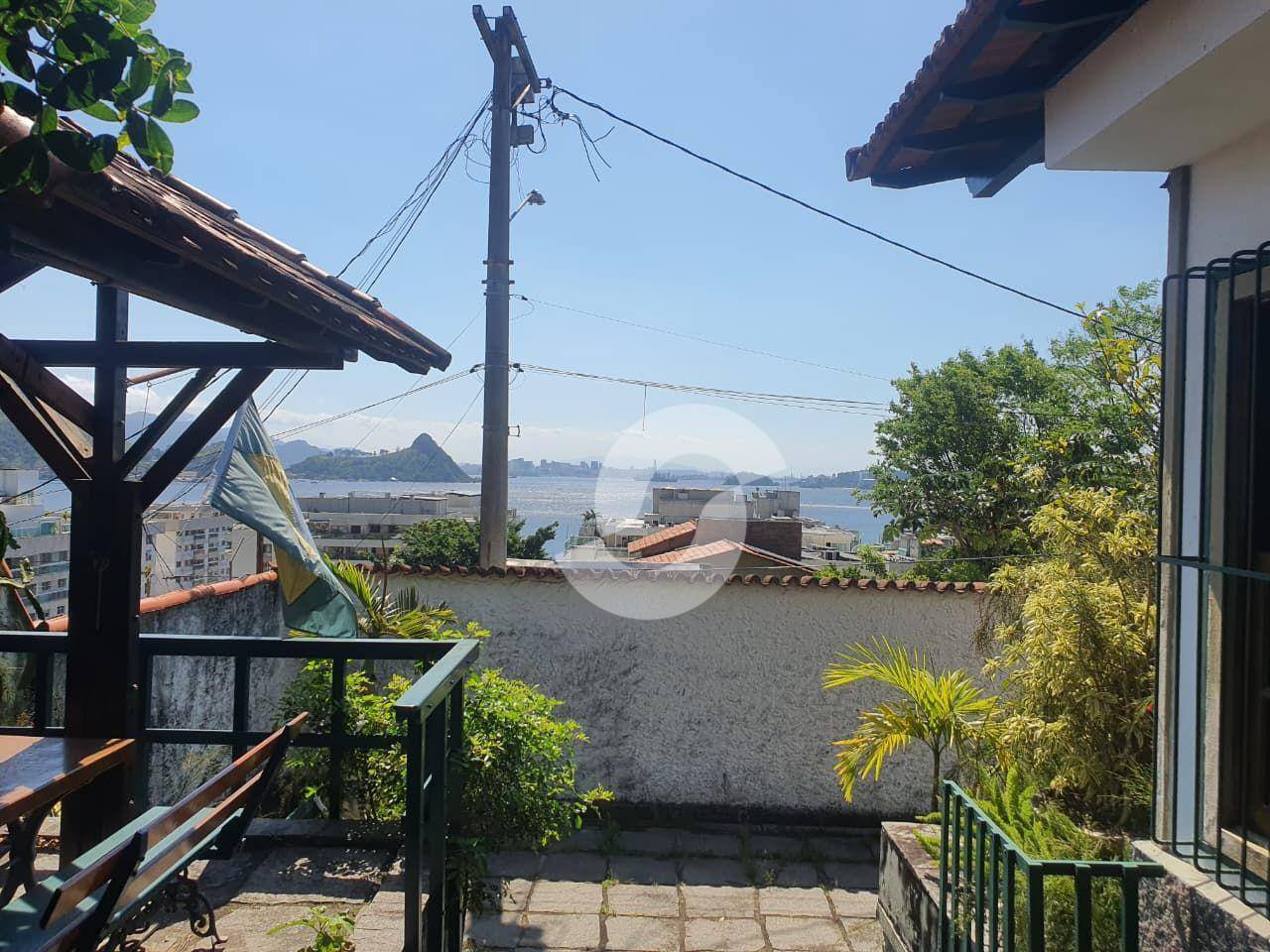 Casa à venda com 4 quartos, 374m² - Charitas,Niterói