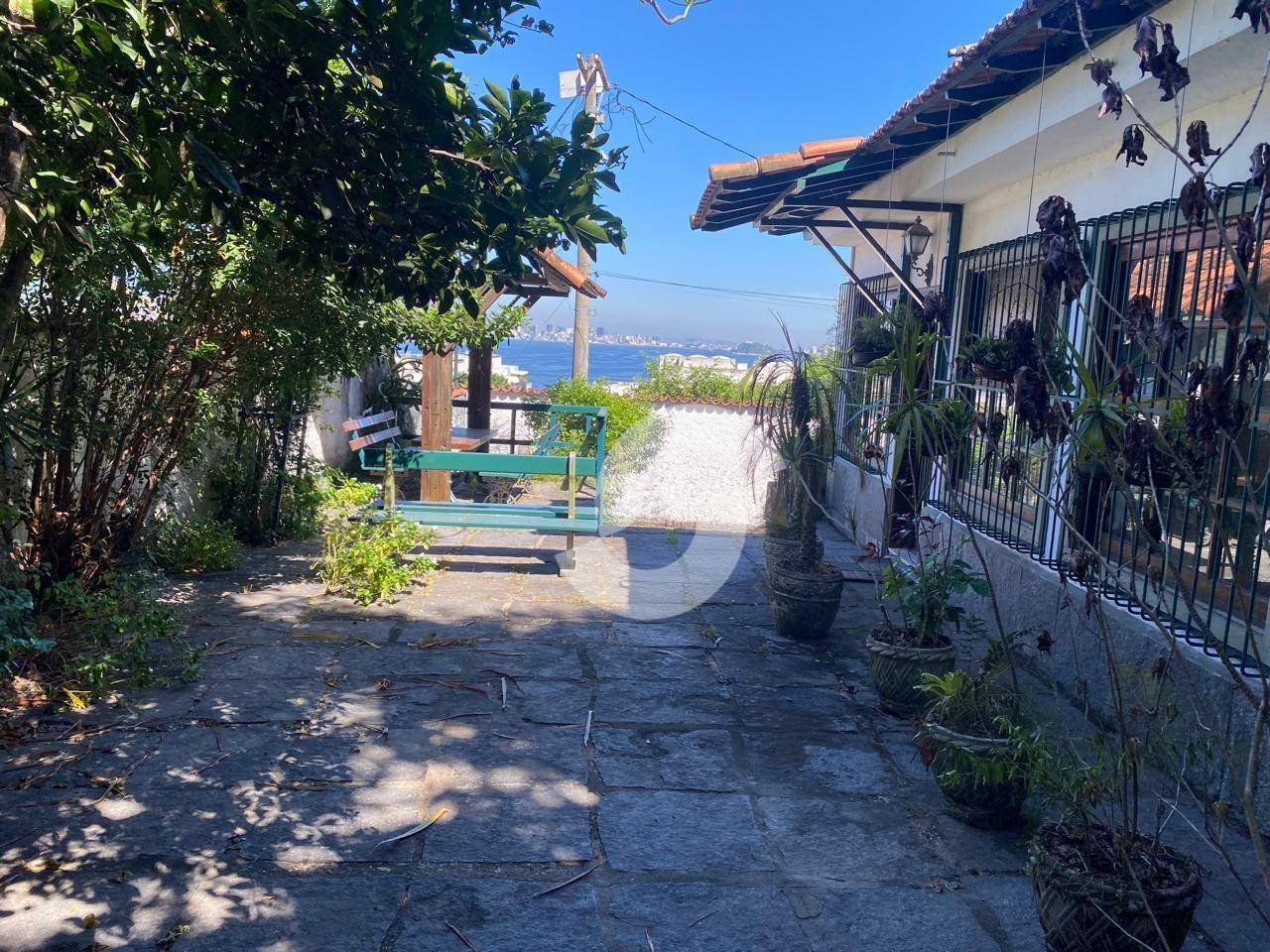 Casa à venda com 4 quartos, 374m² - Charitas,Niterói