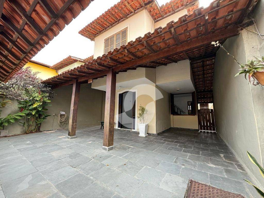 Casa à venda com 3 quartos, 134m² - Piratininga,Niterói